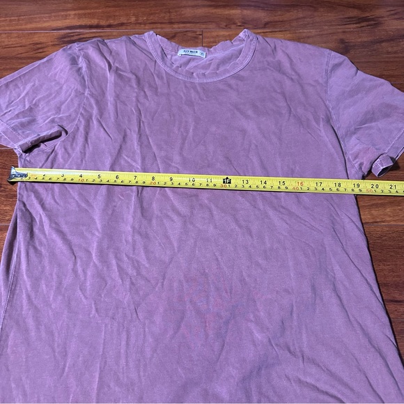 Buck Mason Men's Medium Slub Curved Hem Tee Coal Venice Wash - Picture 3 of 4